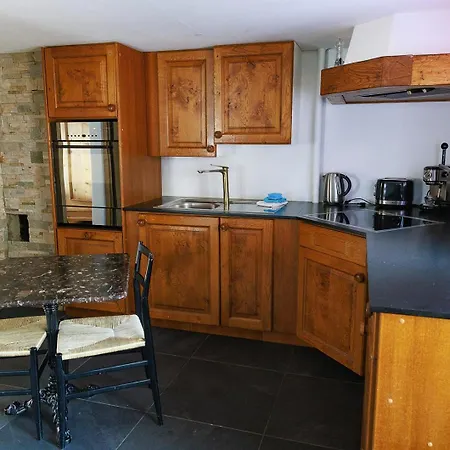 Charming Alpine Retreat By Capricorn דירה